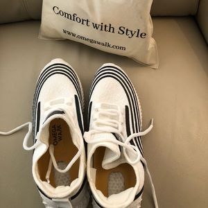 Casual sneakers NWT